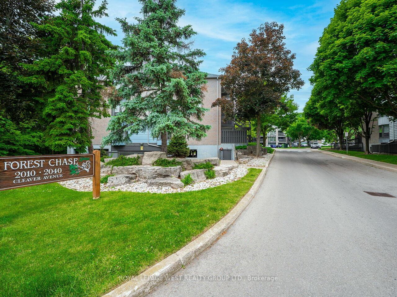 2 Bedrooms Condo at 2020 Cleaver, Burlington For sale
