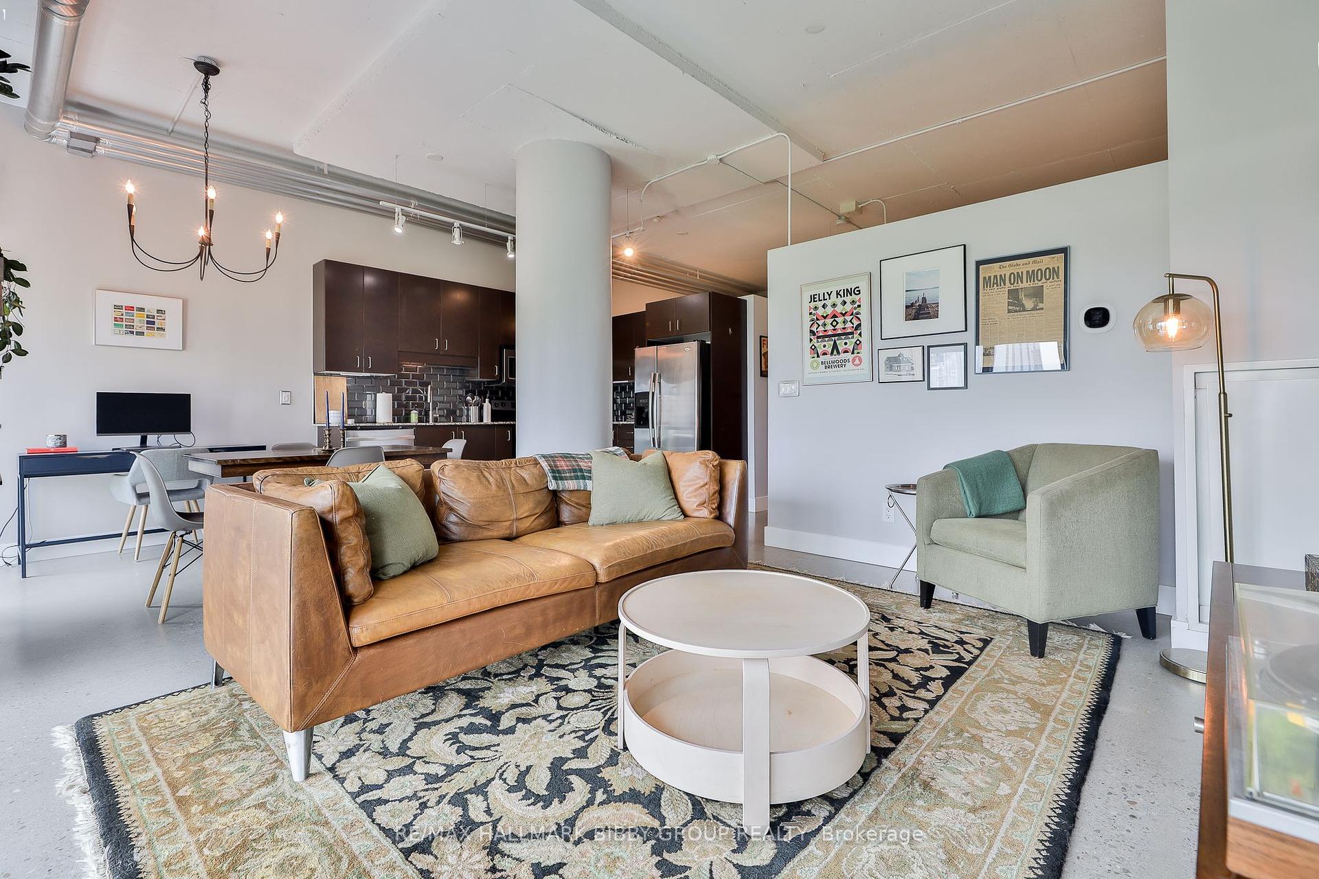 2 Bedrooms Condo at 2 Fieldway, Toronto For sale