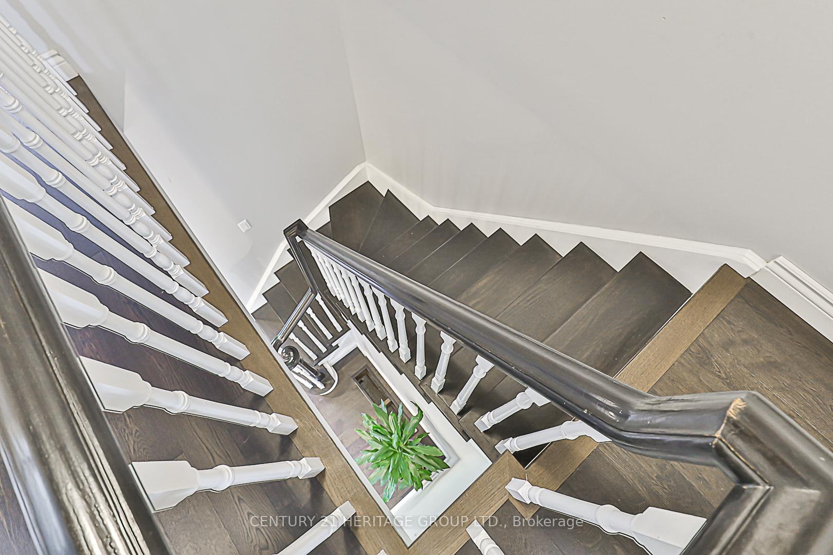 3 Bedrooms Condo at 4 Vale Carse,  Toronto For sale
