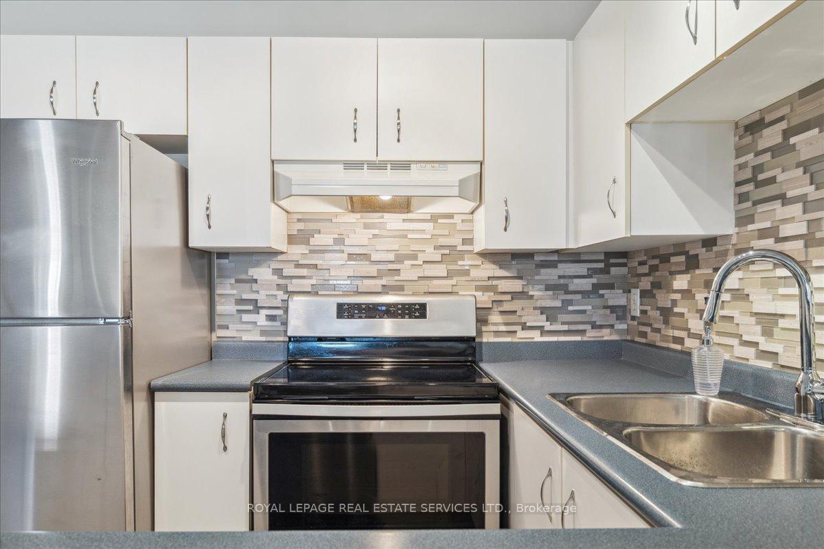 2 Bedrooms Condo at 1441 Walkers, Burlington For sale