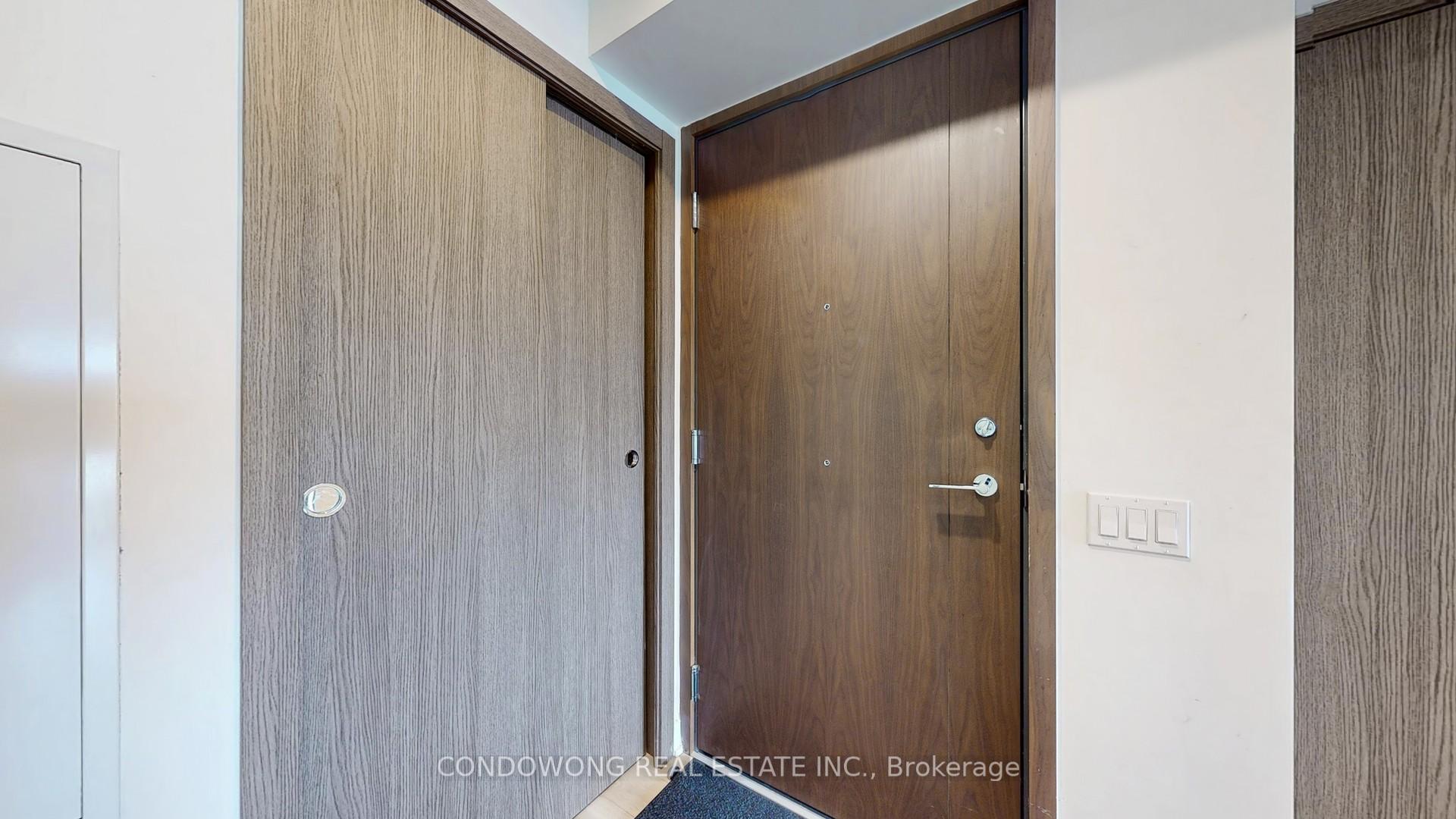 2 Bedrooms Condo at 17 Bathurst, Toronto For sale