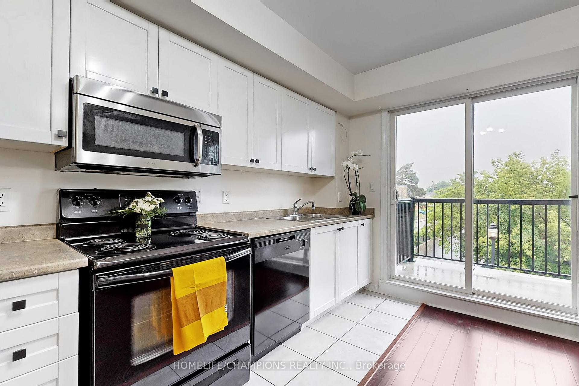 2 Bedrooms Condo at 35 Strangford, Toronto For sale