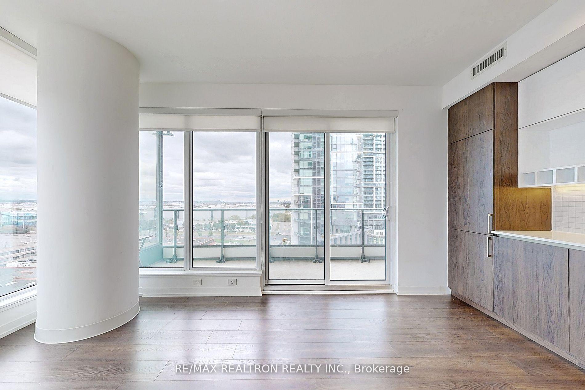 2 Bedrooms Condo at 950 Portage, Vaughan For sale