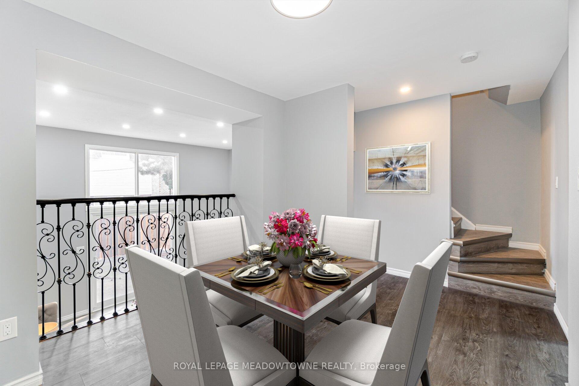 3 Bedrooms Condo at 11 Harrisford, Hamilton For sale