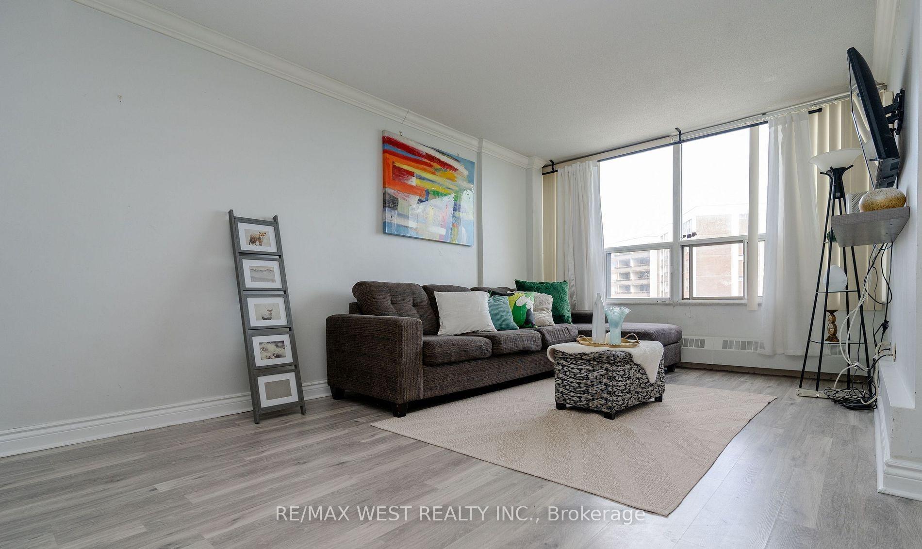 2 Bedrooms Condo at 60 Pavane Linkway, Toronto For sale