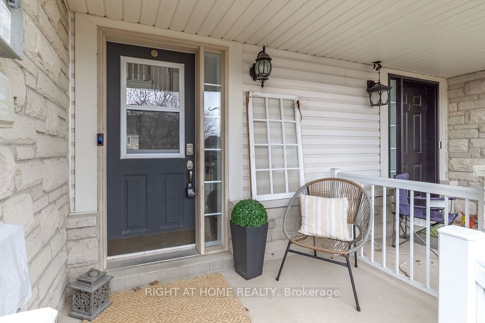 14 Dodds Square, Clarington, ON L1C 5N1