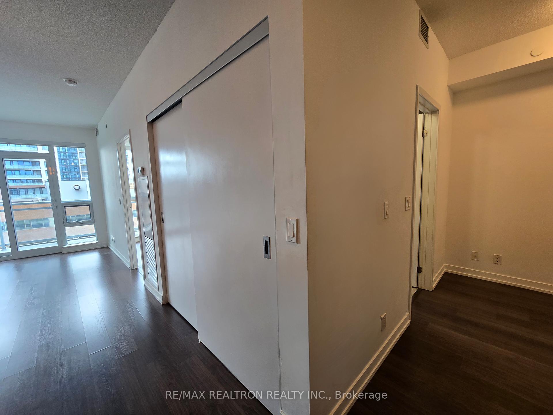 2 Bedrooms Condo at 89 Dunfield,  Toronto For sale