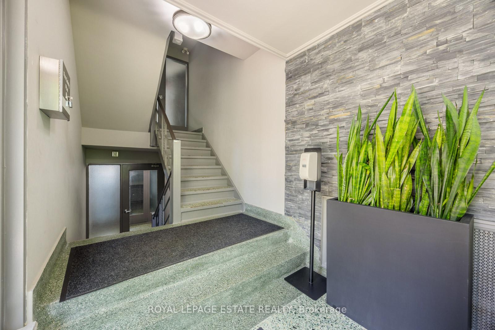2 Bedrooms Co-op at 21 Benlamond, Toronto For sale