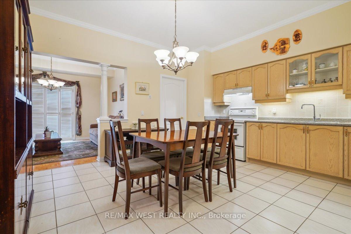 2 Bedrooms Condo at 2502 Rutherford, Vaughan For sale