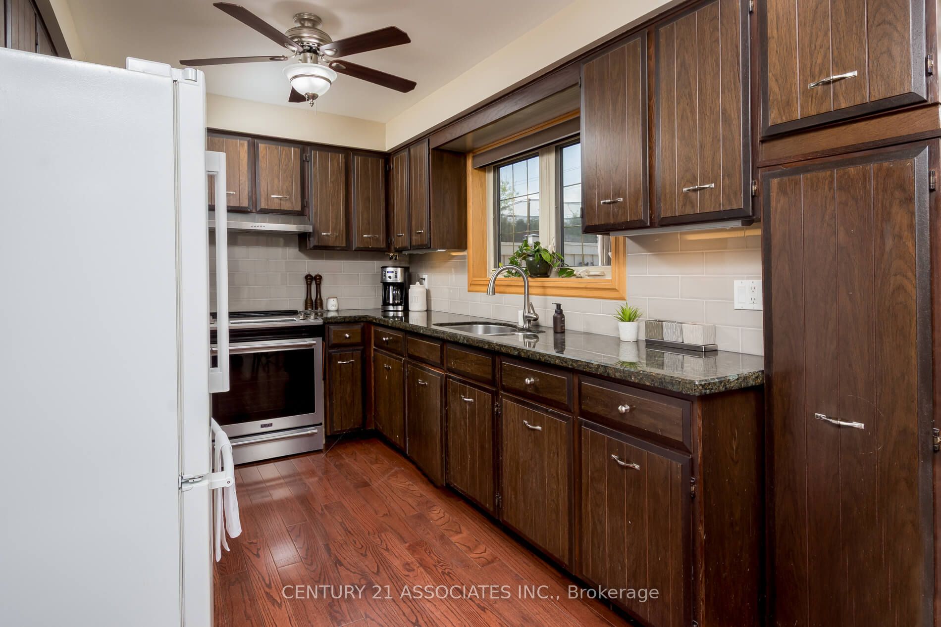 2475 Poplar Crescent, Mississauga, ON L5J 4H2