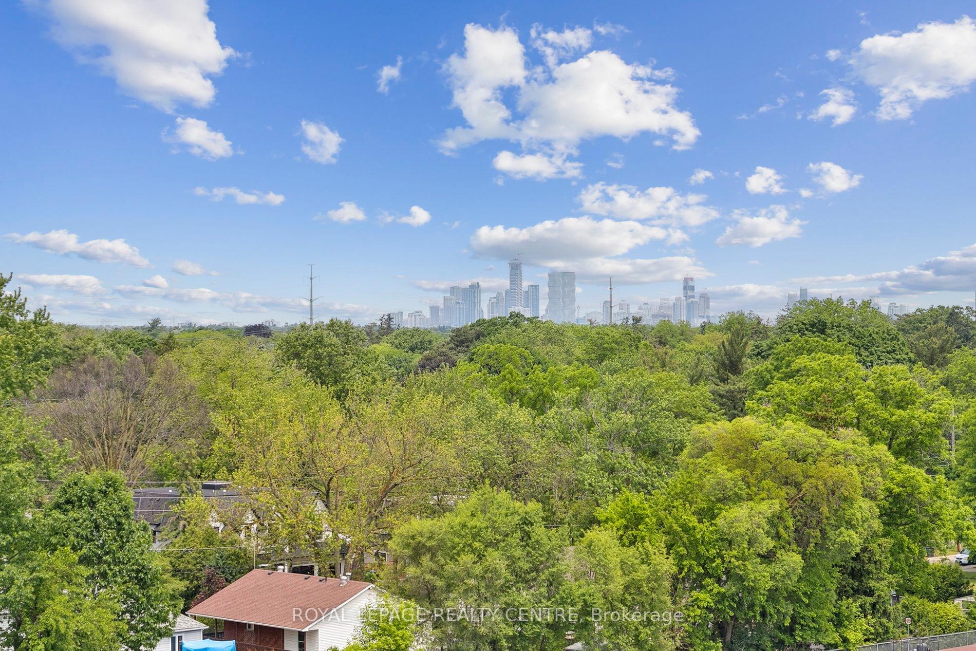 3 Bedrooms Condo at 1110 Walden, Mississauga For sale