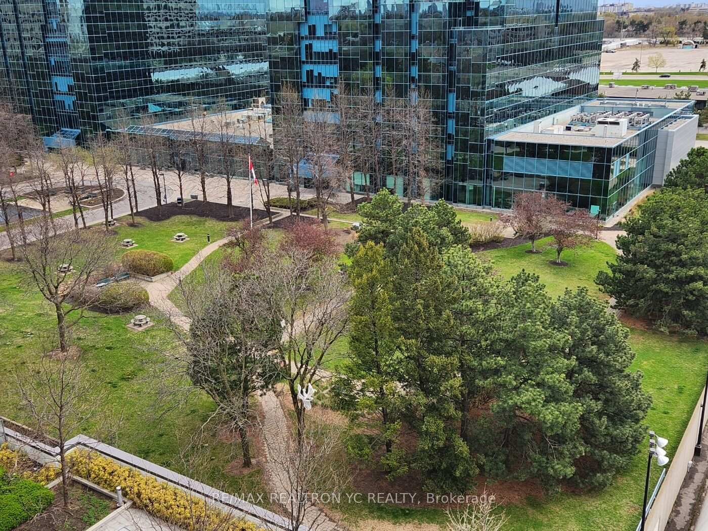 2 Bedrooms Condo at 55 Ann O’reilly,  Toronto For sale