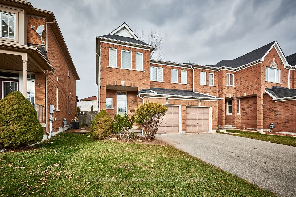 26 Blacksmith Lane, Whitby, ON L1P 1N1