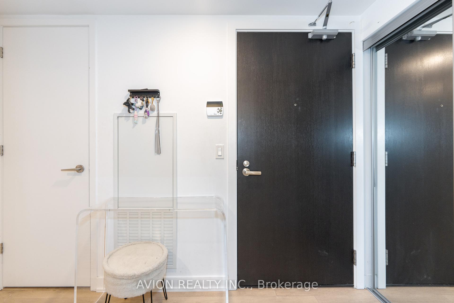 3 Bedrooms Condo at 501 yonge, Toronto For sale