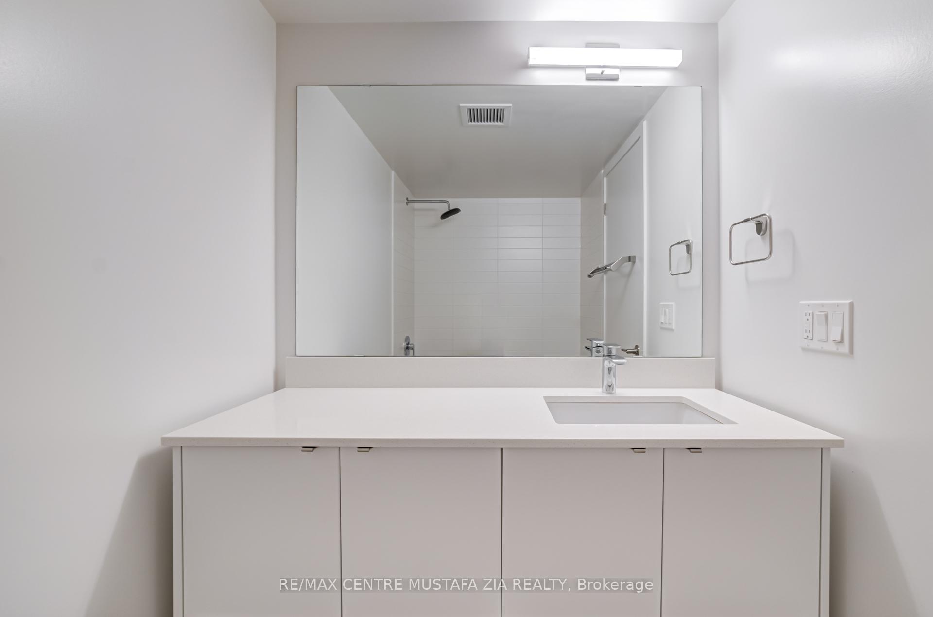 2 Bedrooms Condo at 1129 Cooke, Burlington For sale