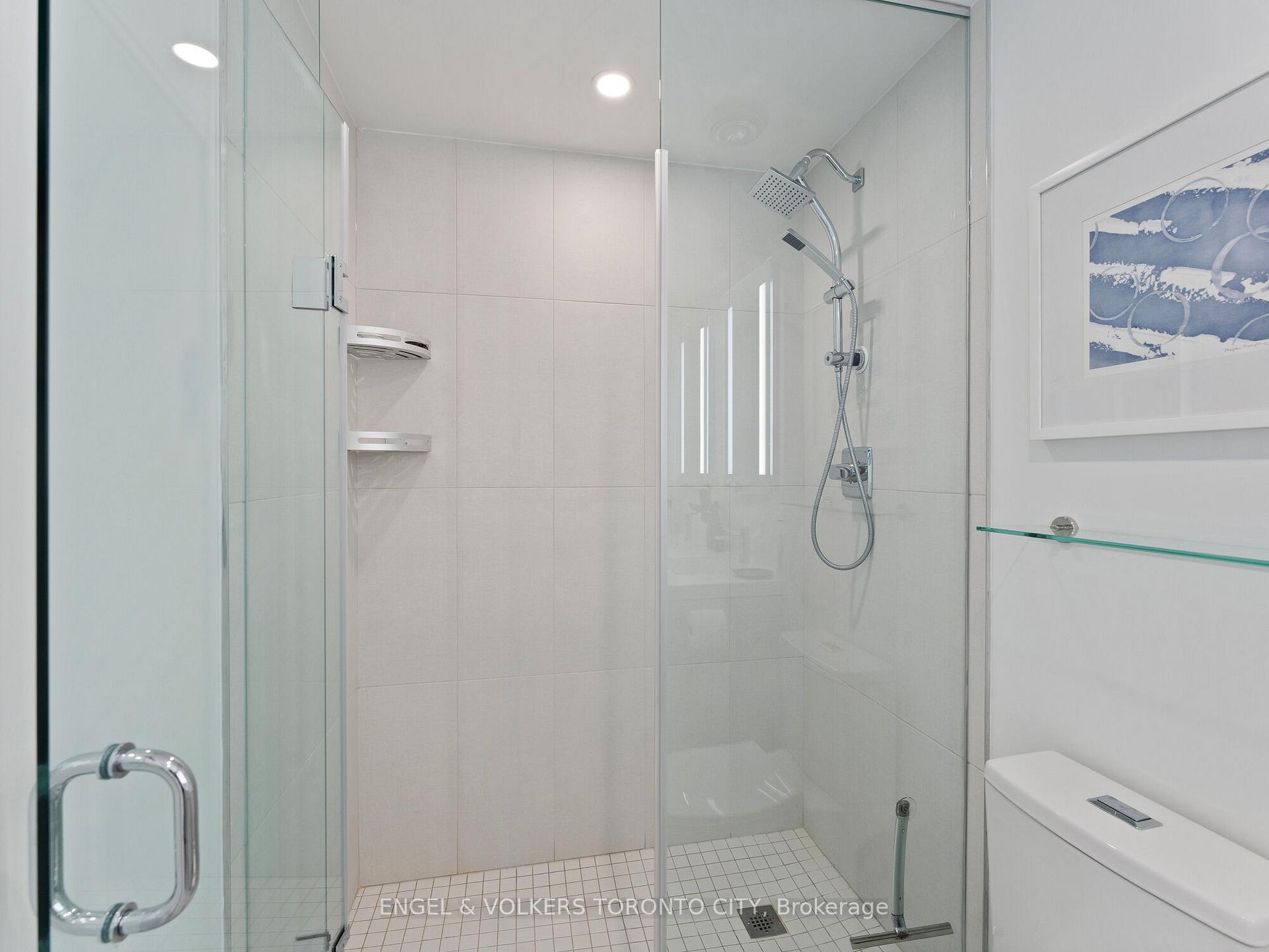4 Bedrooms Condo at 30 Inn On The Park, Toronto For sale