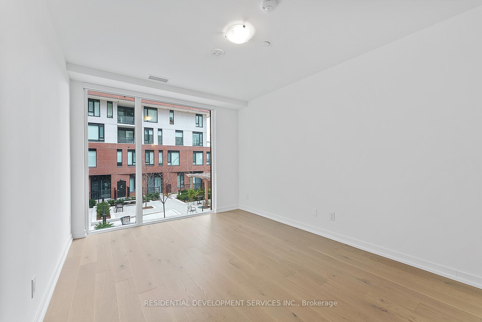 3 Bedrooms Condo at 15 Maryport,  Toronto For sale
