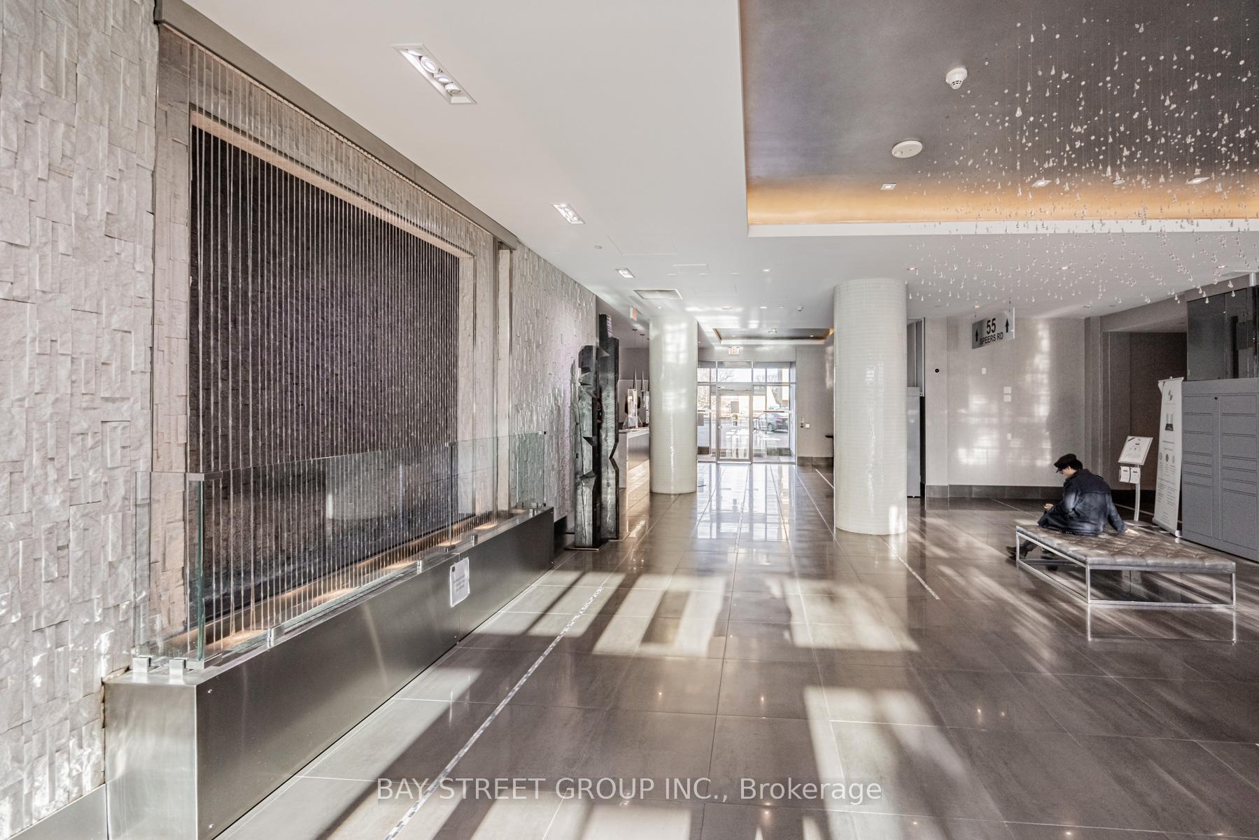 2 Bedrooms Condo at 55 Speers, Oakville For sale