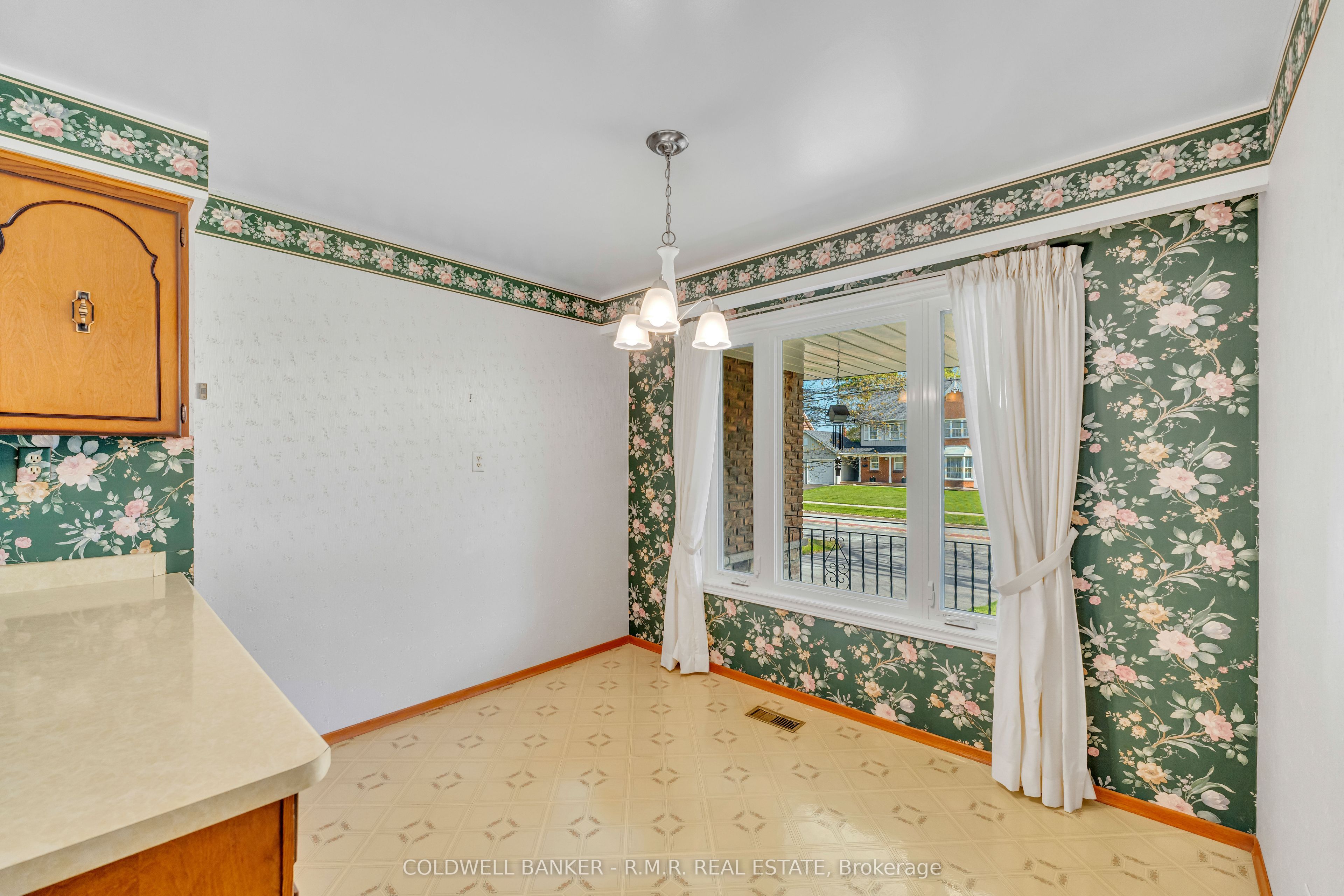 86 Twyn Rivers Drive