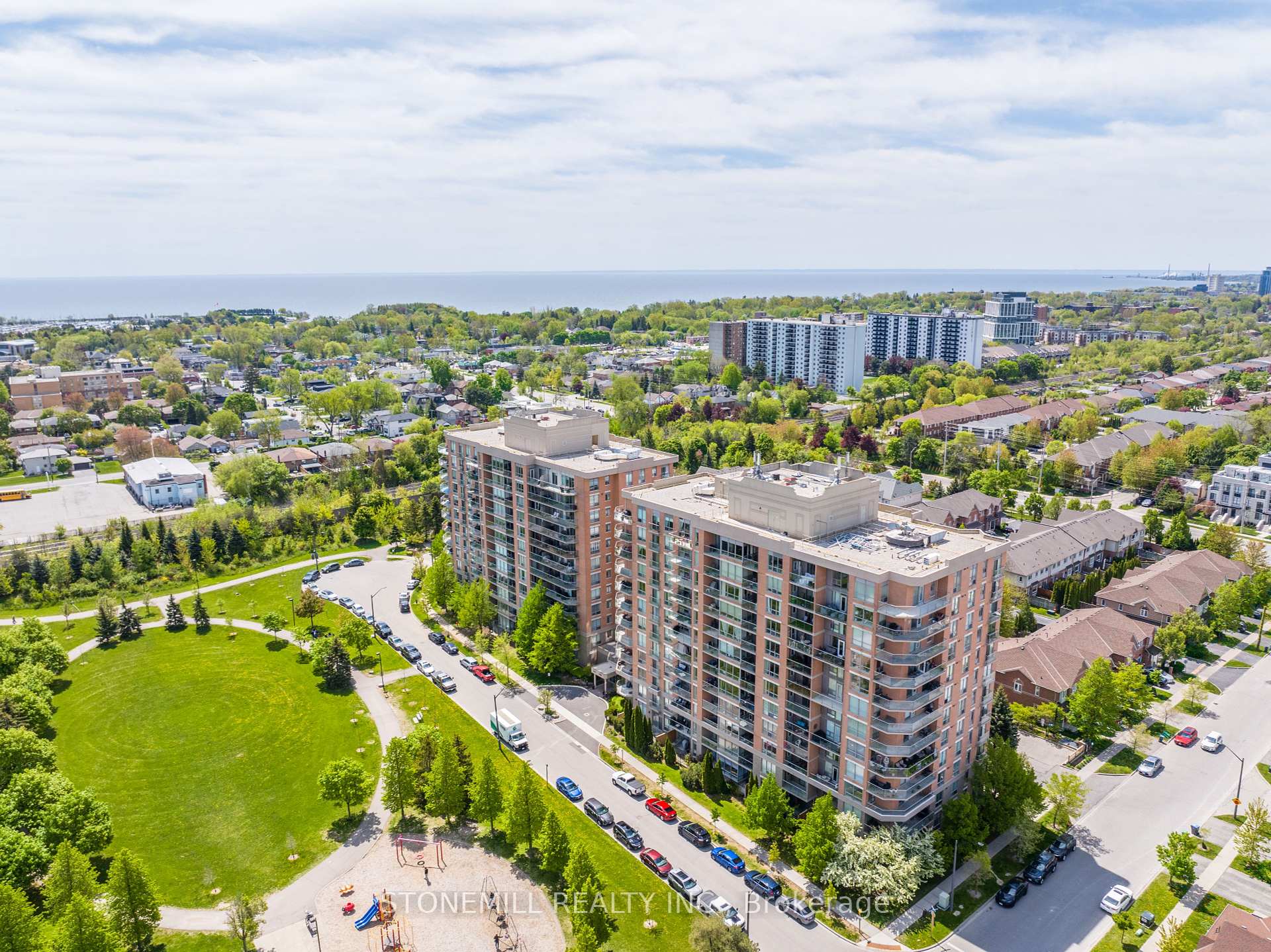 2 Bedrooms Condo at 1150 Parkwest, Mississauga For sale