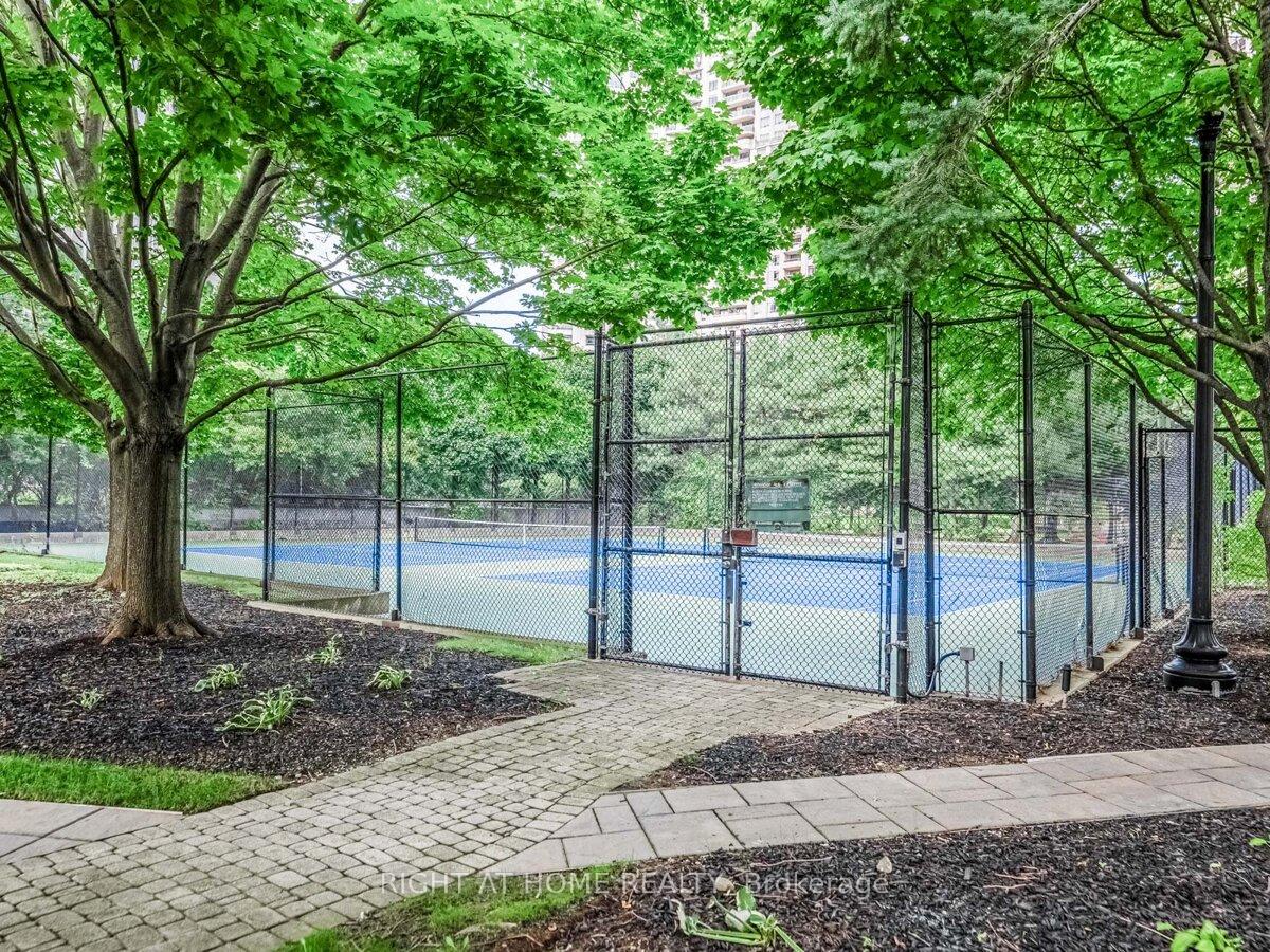 1 Bedroom Condo at 55 Kingsbridge Garden,  Mississauga For sale