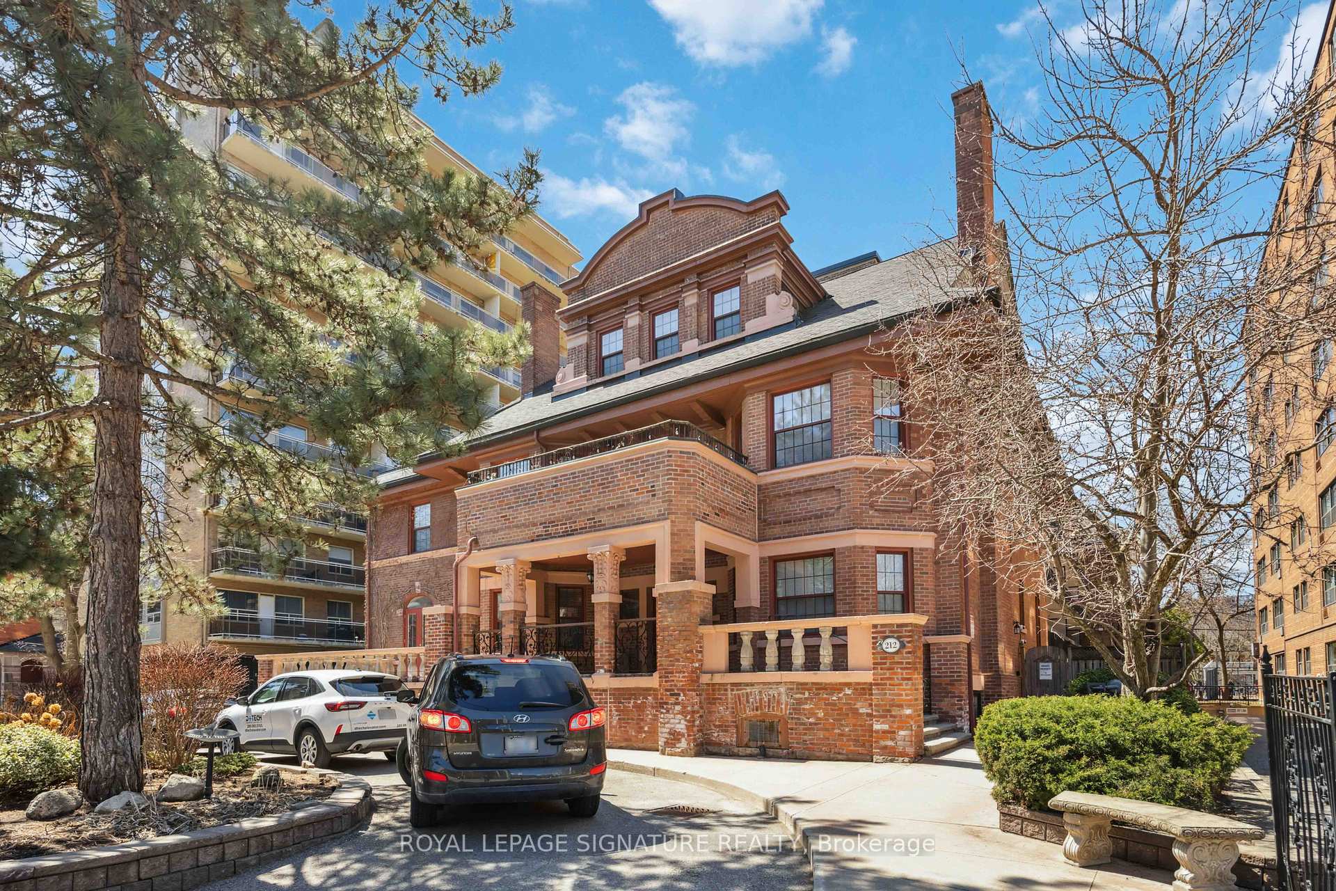 2 Bedrooms Condo at 212 St. George, Toronto For sale