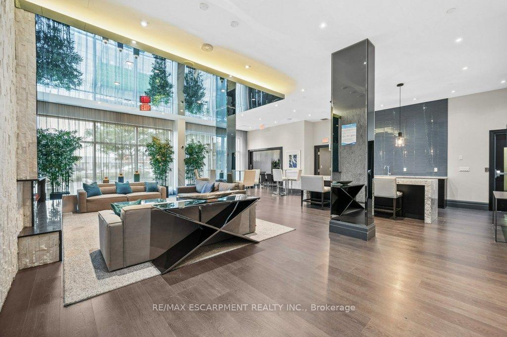 2 Bedrooms Condo at 55 Speers, Oakville For sale
