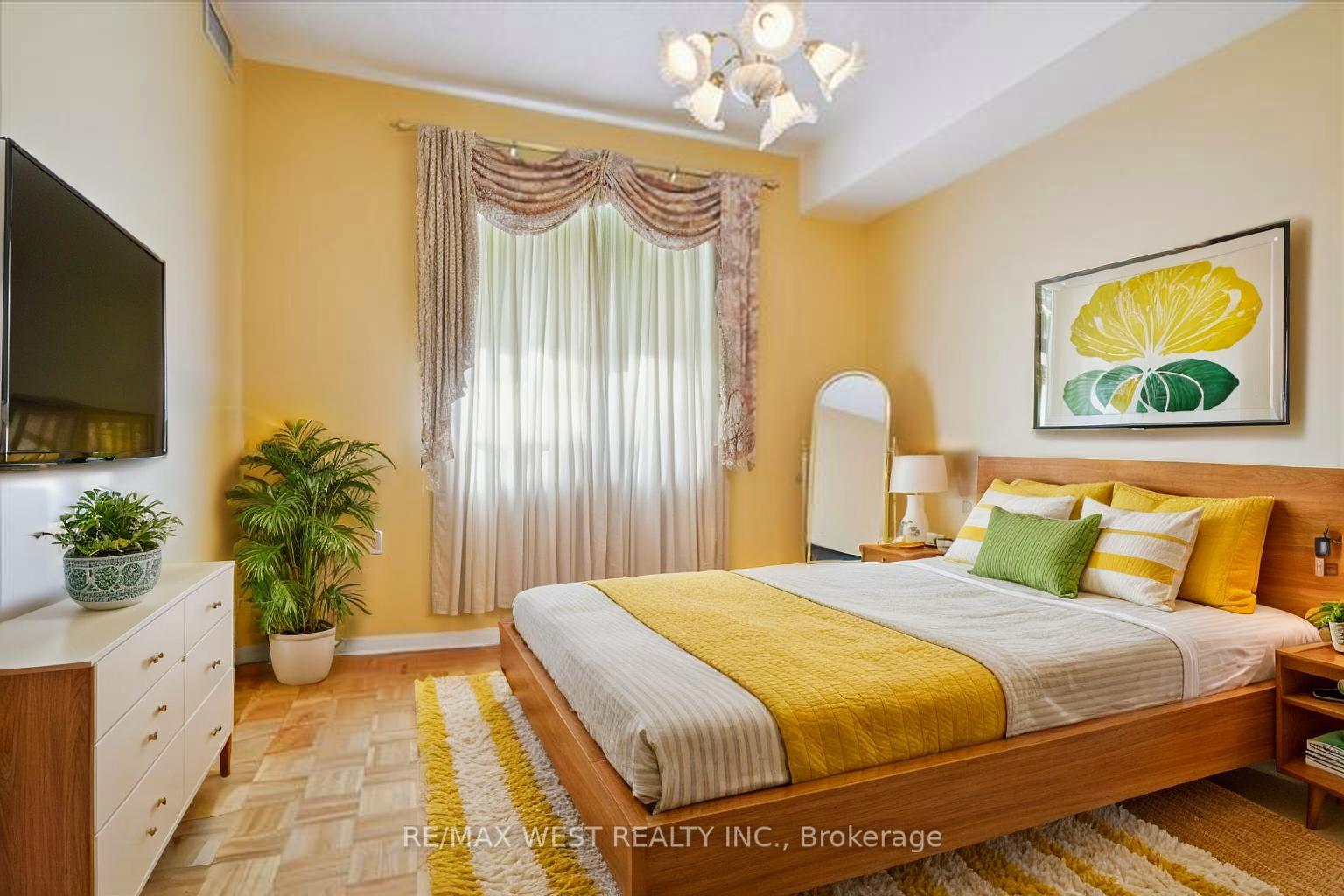 2 Bedrooms Condo at 2502 Rutherford, Vaughan For sale