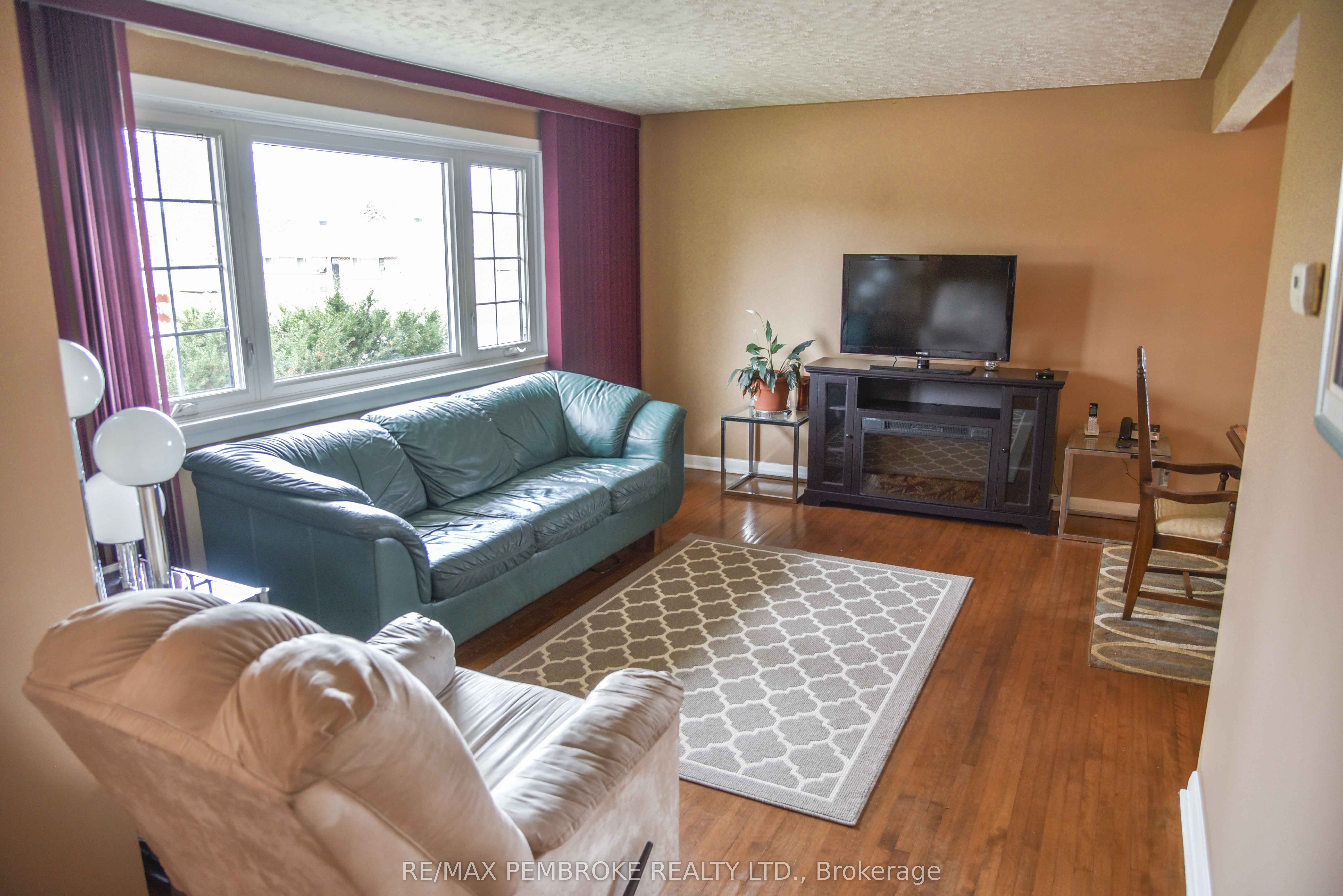 289 Patricia Avenue, Pembroke, ON K8A 2B9