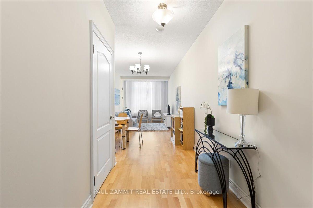 1 Bedroom Condo at 1 Clairtrell, Toronto For sale