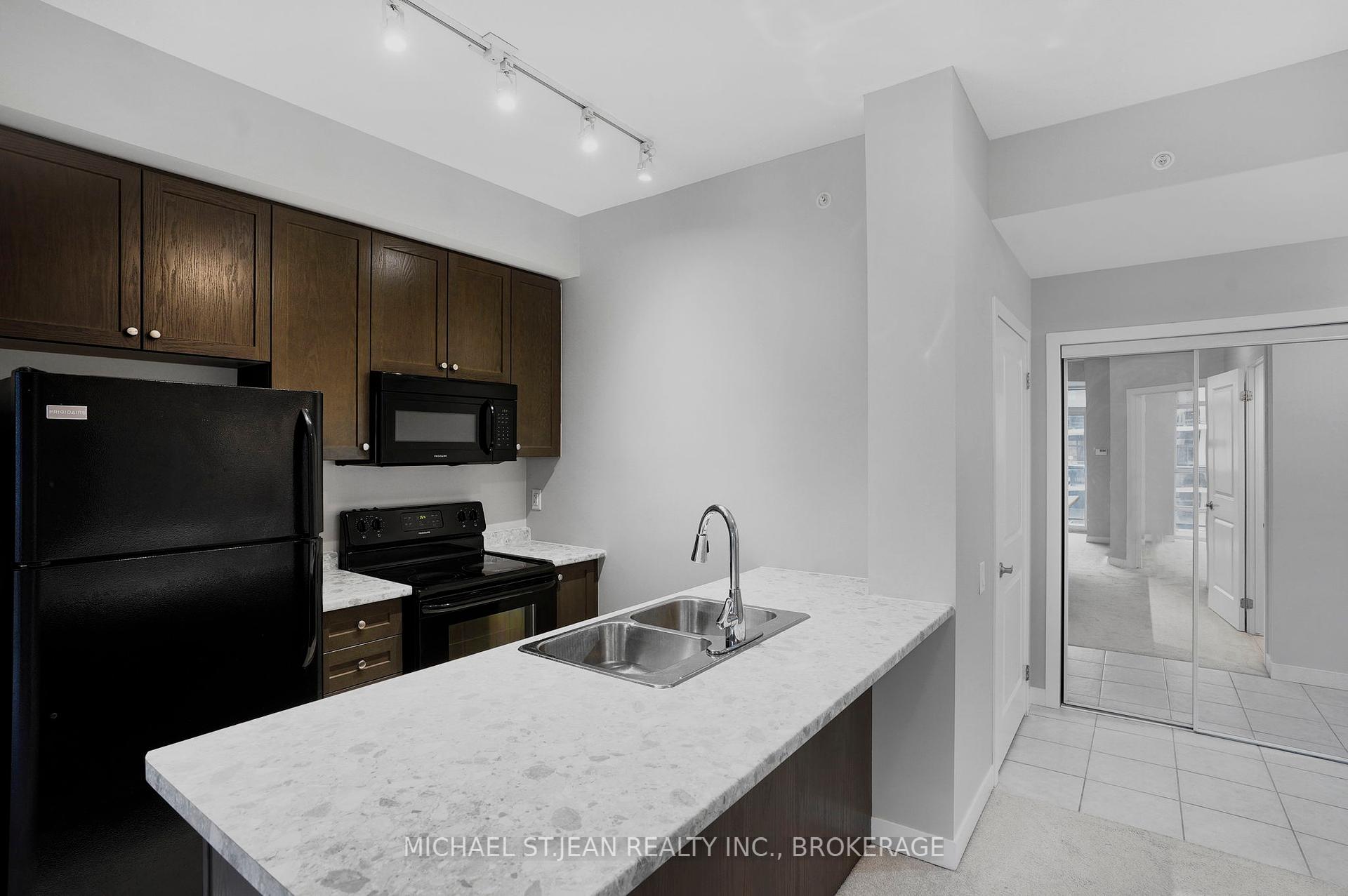 1 Bedroom Condo at 85 Robinson,  Hamilton For sale