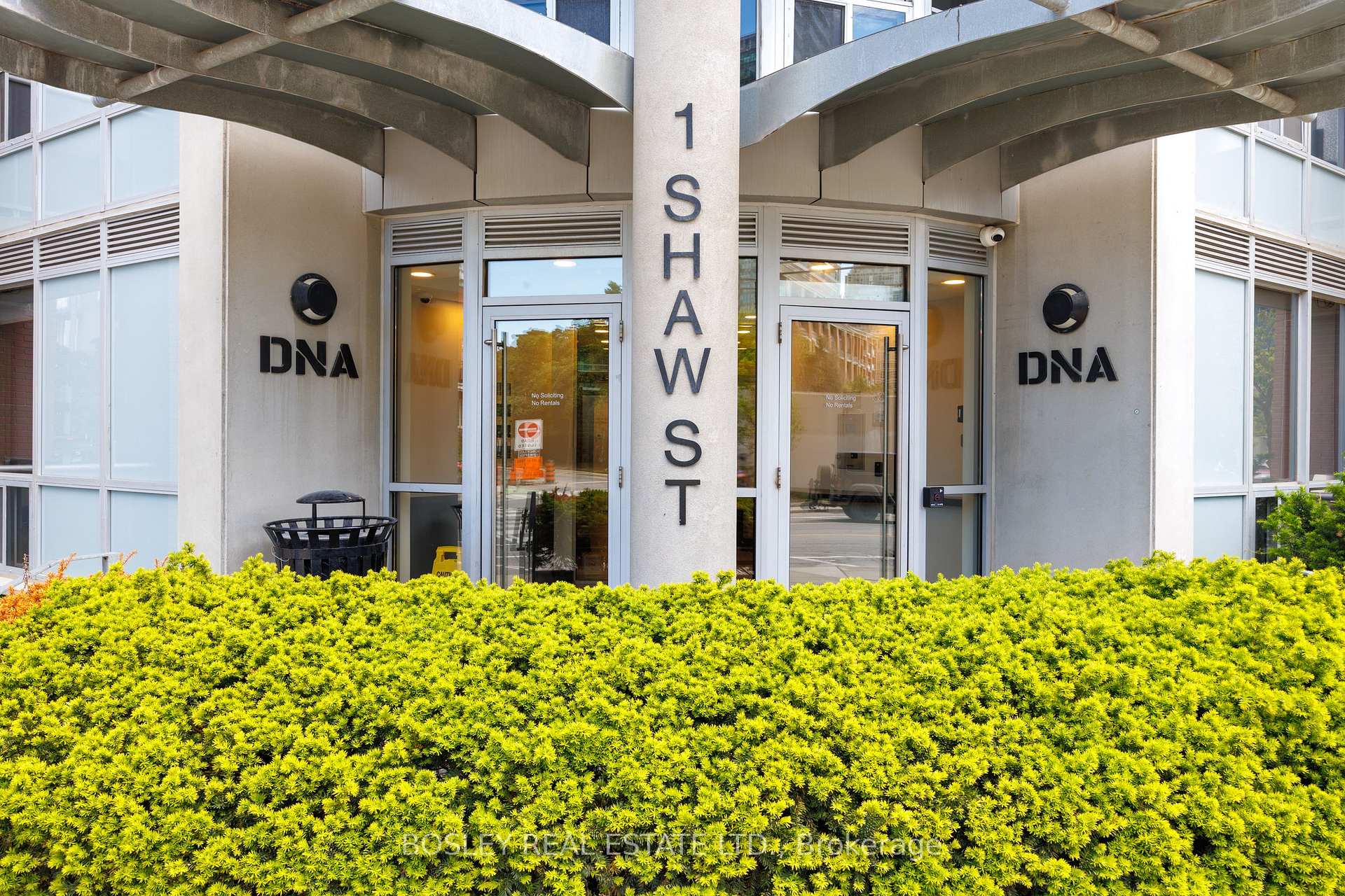 1 Bedroom Condo at 1 Shaw, Toronto For sale