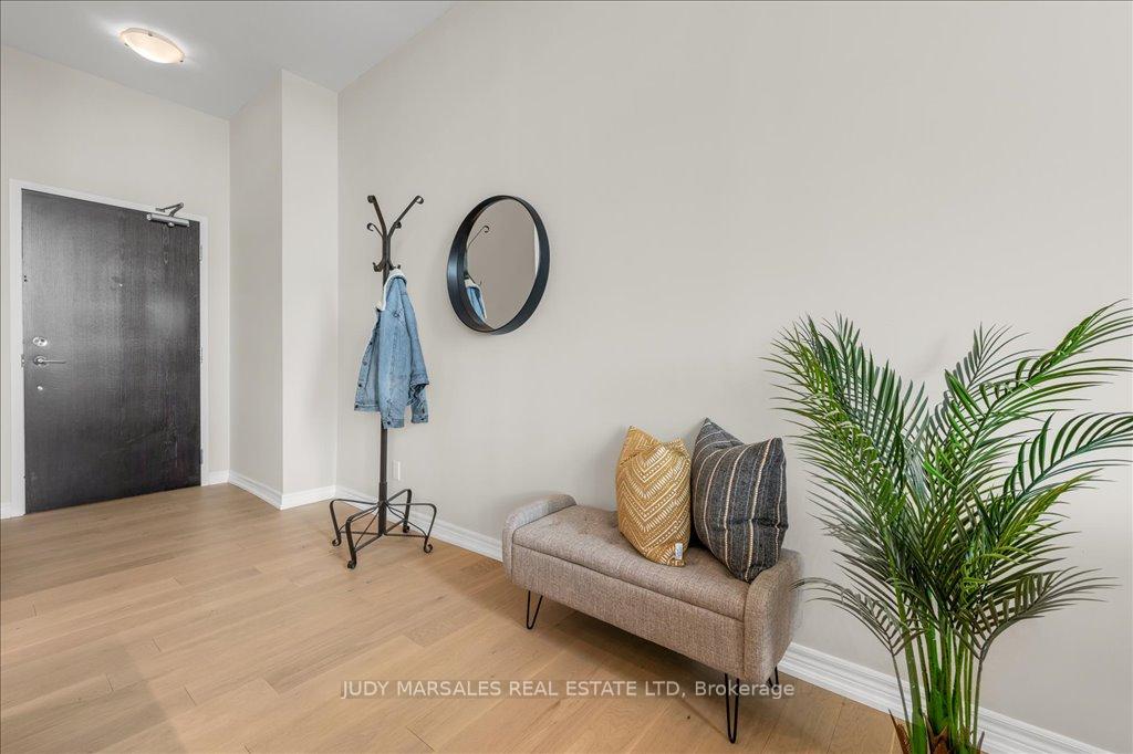 2 Bedrooms Condo at 50 Murray,  Hamilton For sale