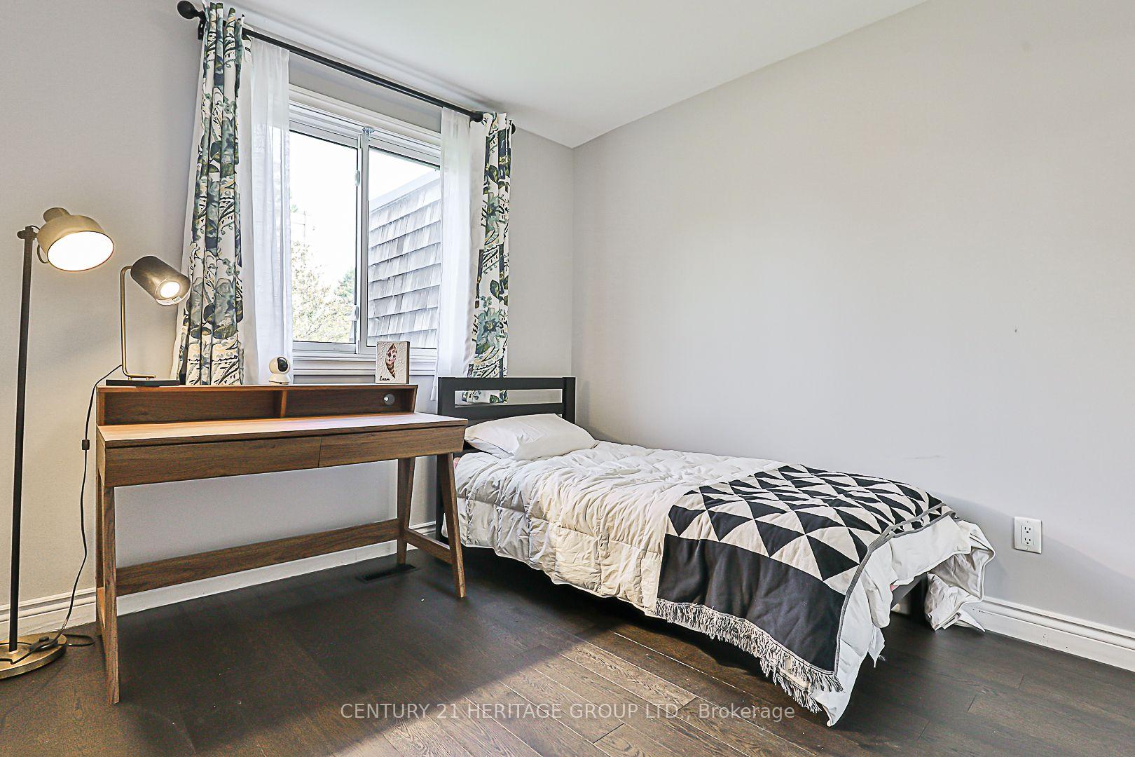 3 Bedrooms Condo at 4 Vale Carse,  Toronto For sale