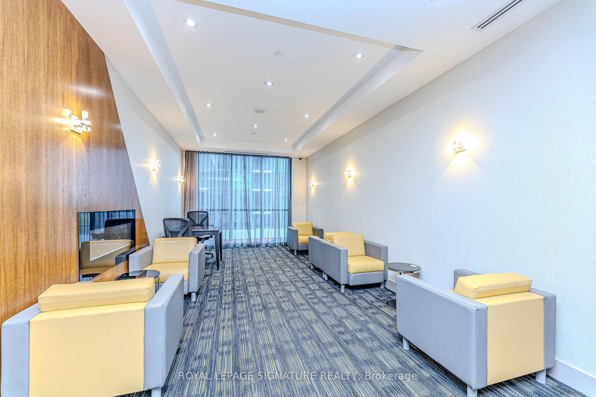 2 Bedrooms Condo at 55 Eglinton, Mississauga For sale