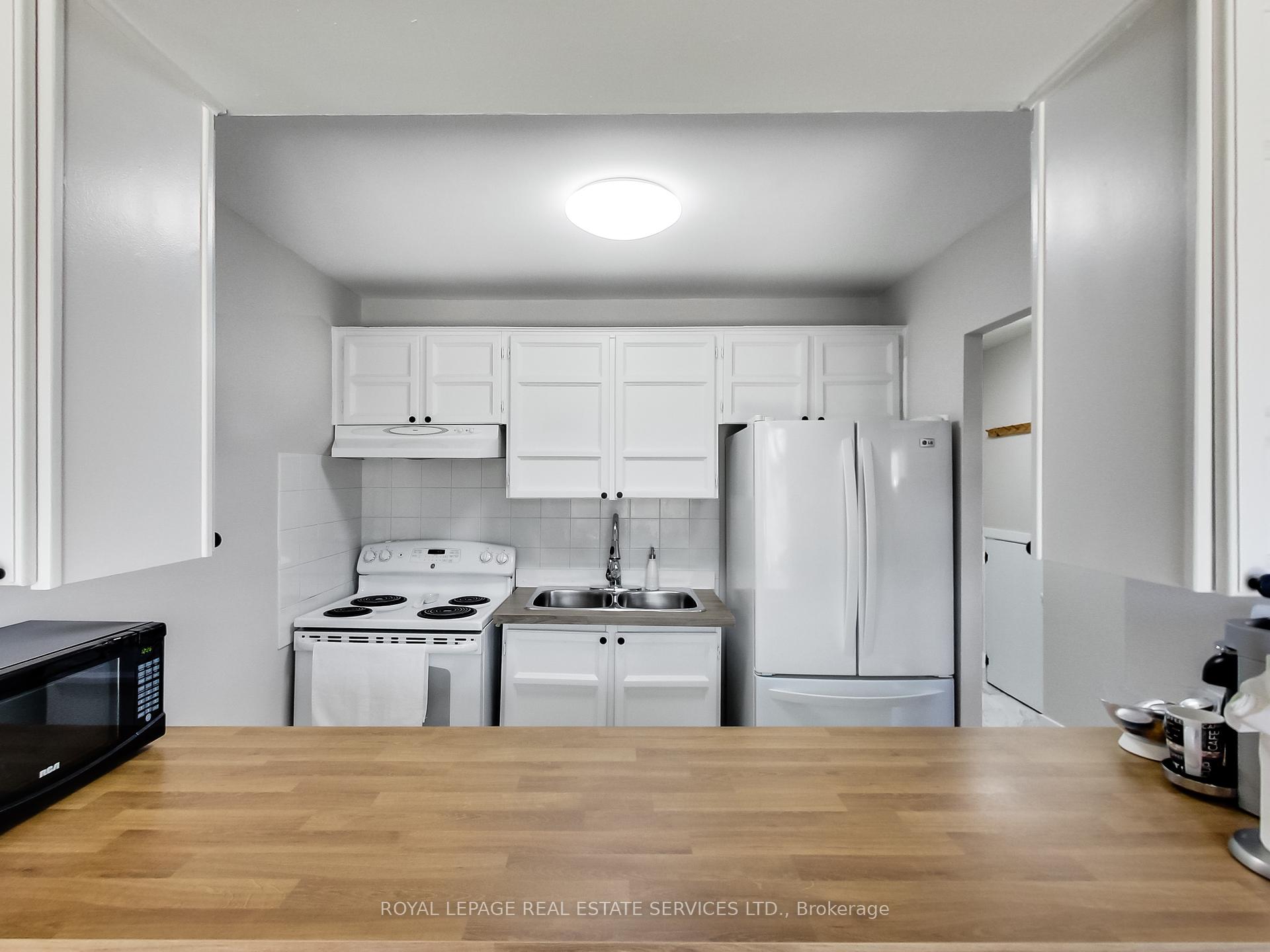 3 Bedrooms Condo at 1008 Falgarwood,  Oakville For sale