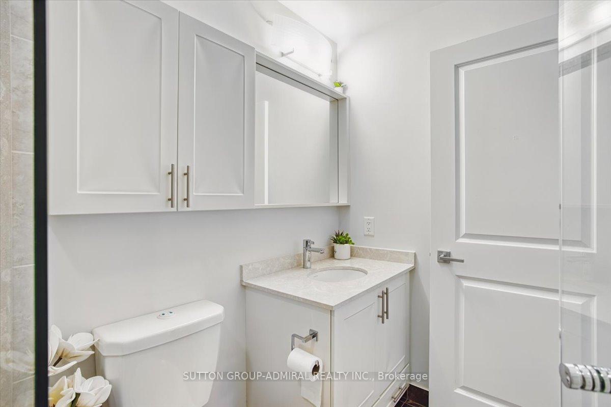 2 Bedrooms Condo at 95 North Park, Vaughan For sale