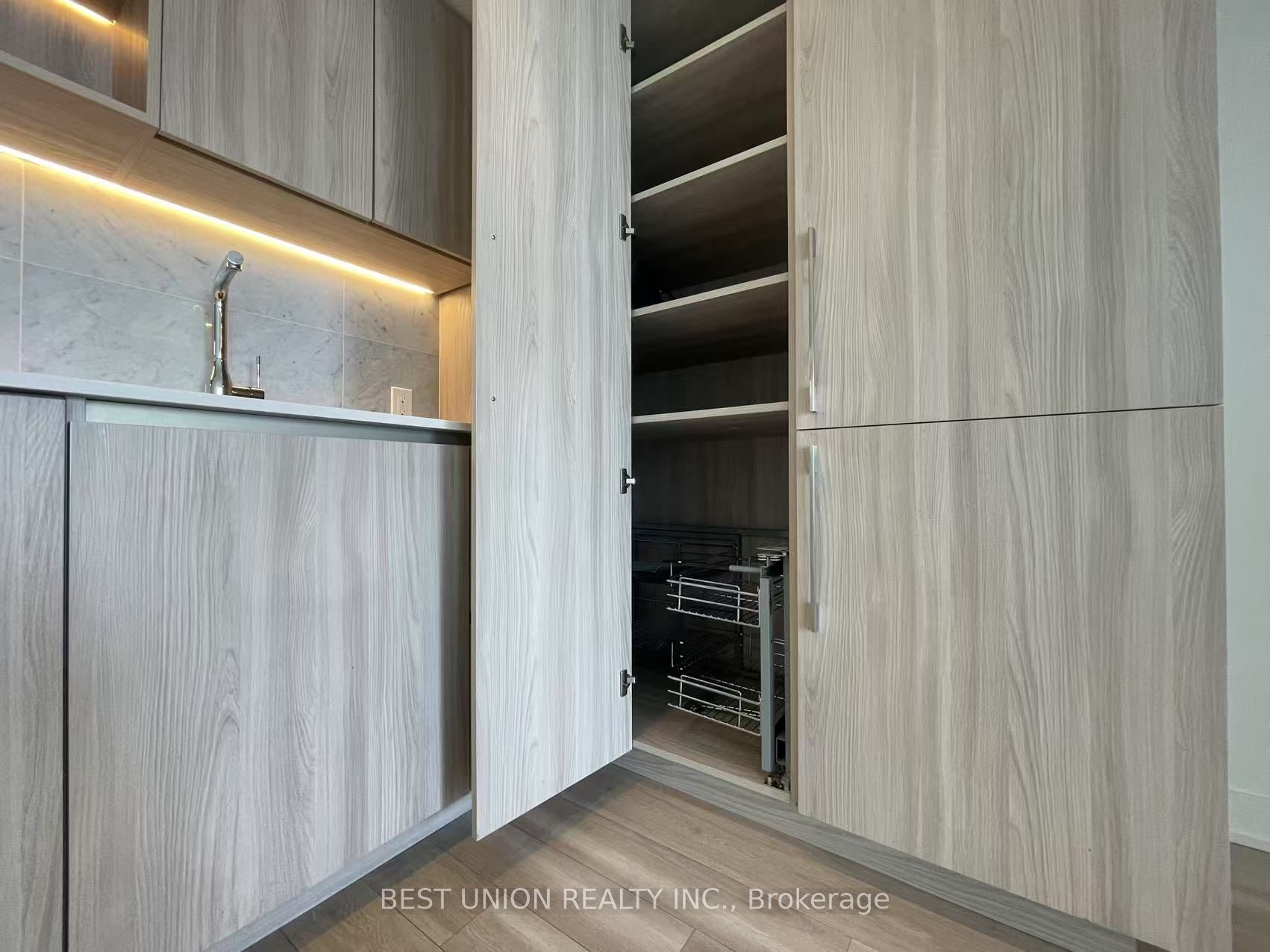 17 Bathurst Street, #3910