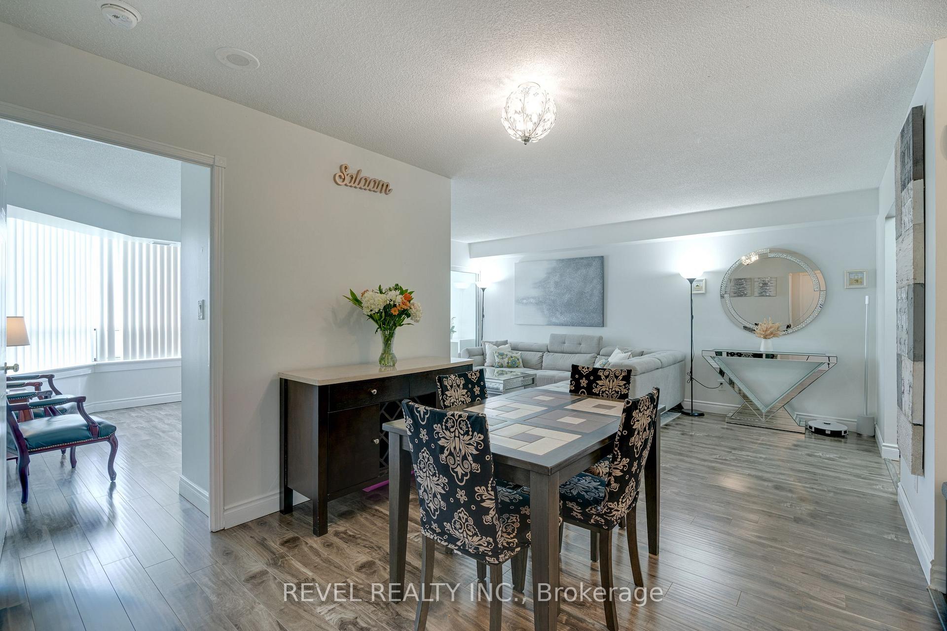 3 Bedrooms Condo at 135 Hillcrest, Mississauga For sale