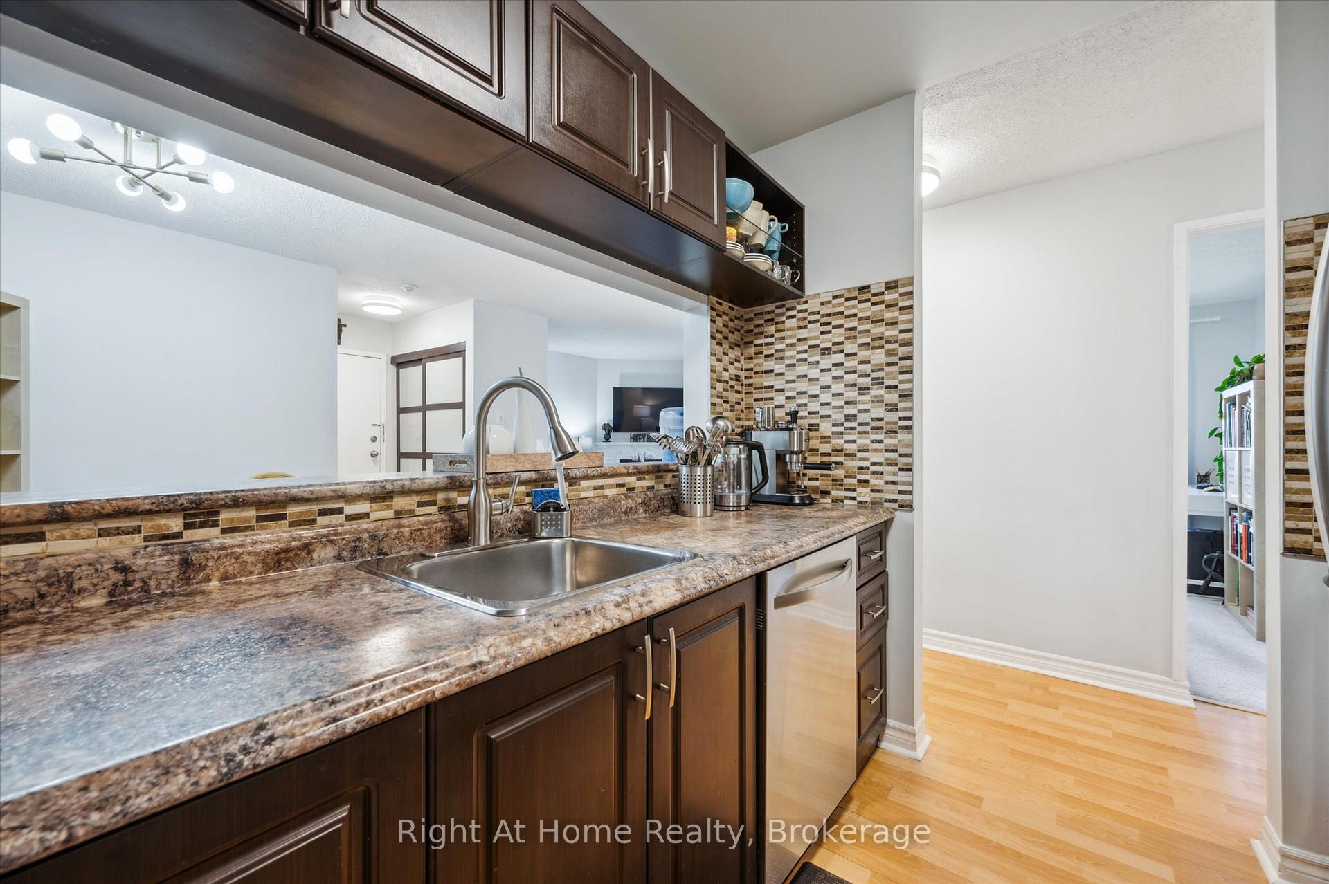 2 Bedrooms Condo at 1450 Glen Abbey, Oakville For sale