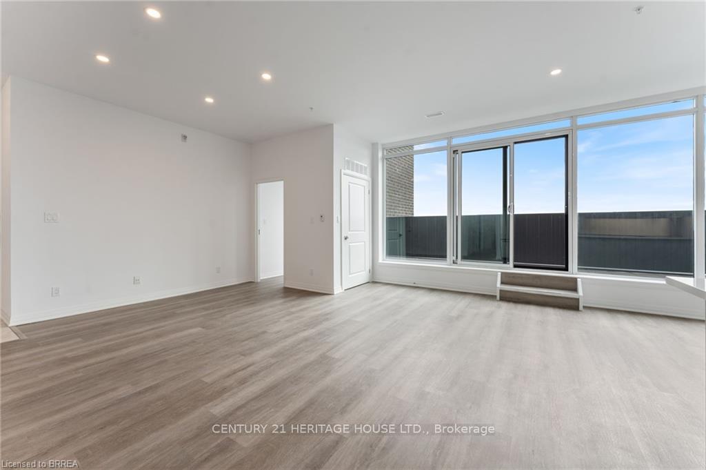 3 Bedrooms Condo at 5 Hamilton, Hamilton For sale
