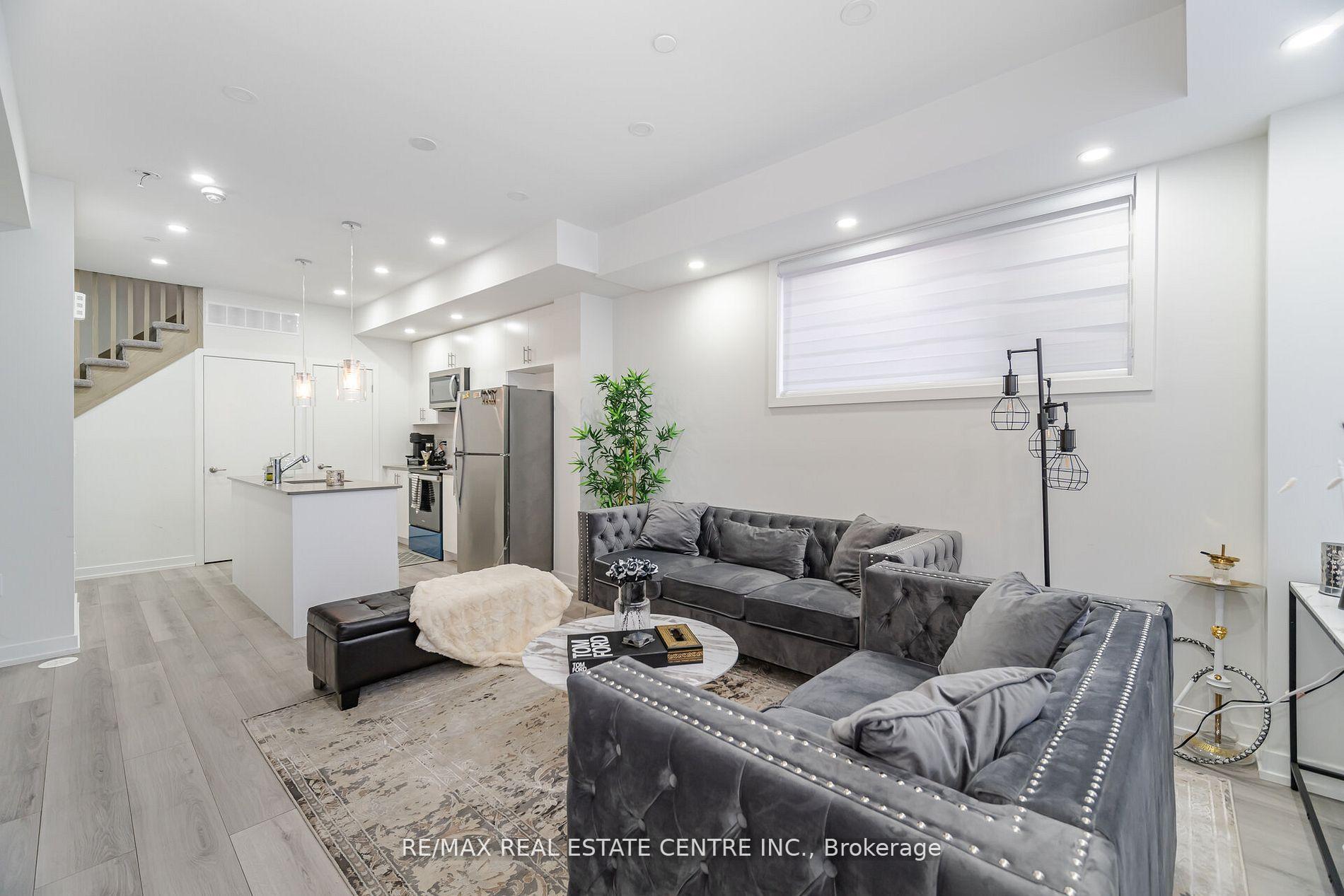 2 Bedrooms Condo at 3562 Colonial,  Mississauga For sale