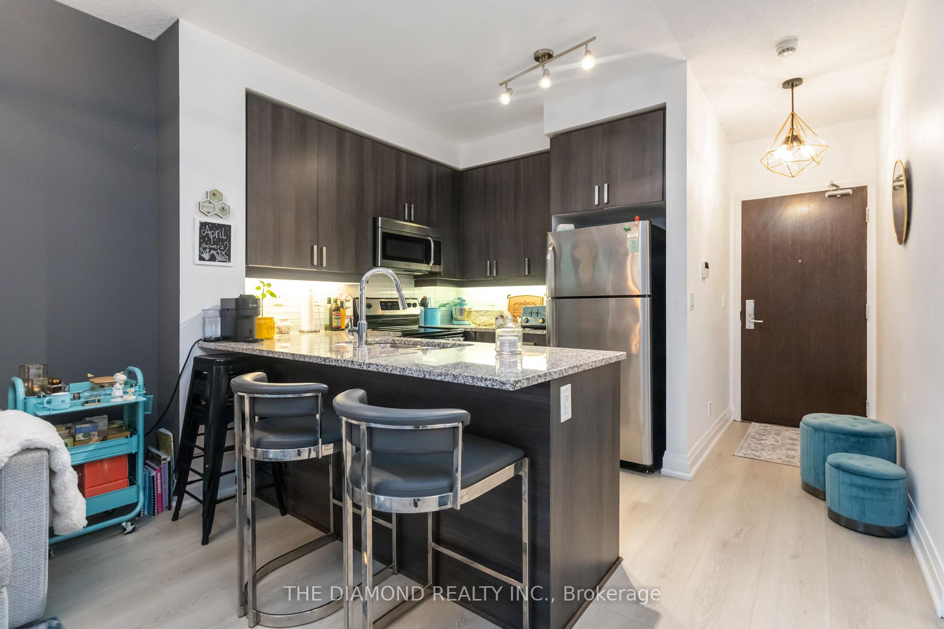 2 Bedrooms Condo at 1185 The Queensway, Toronto For sale