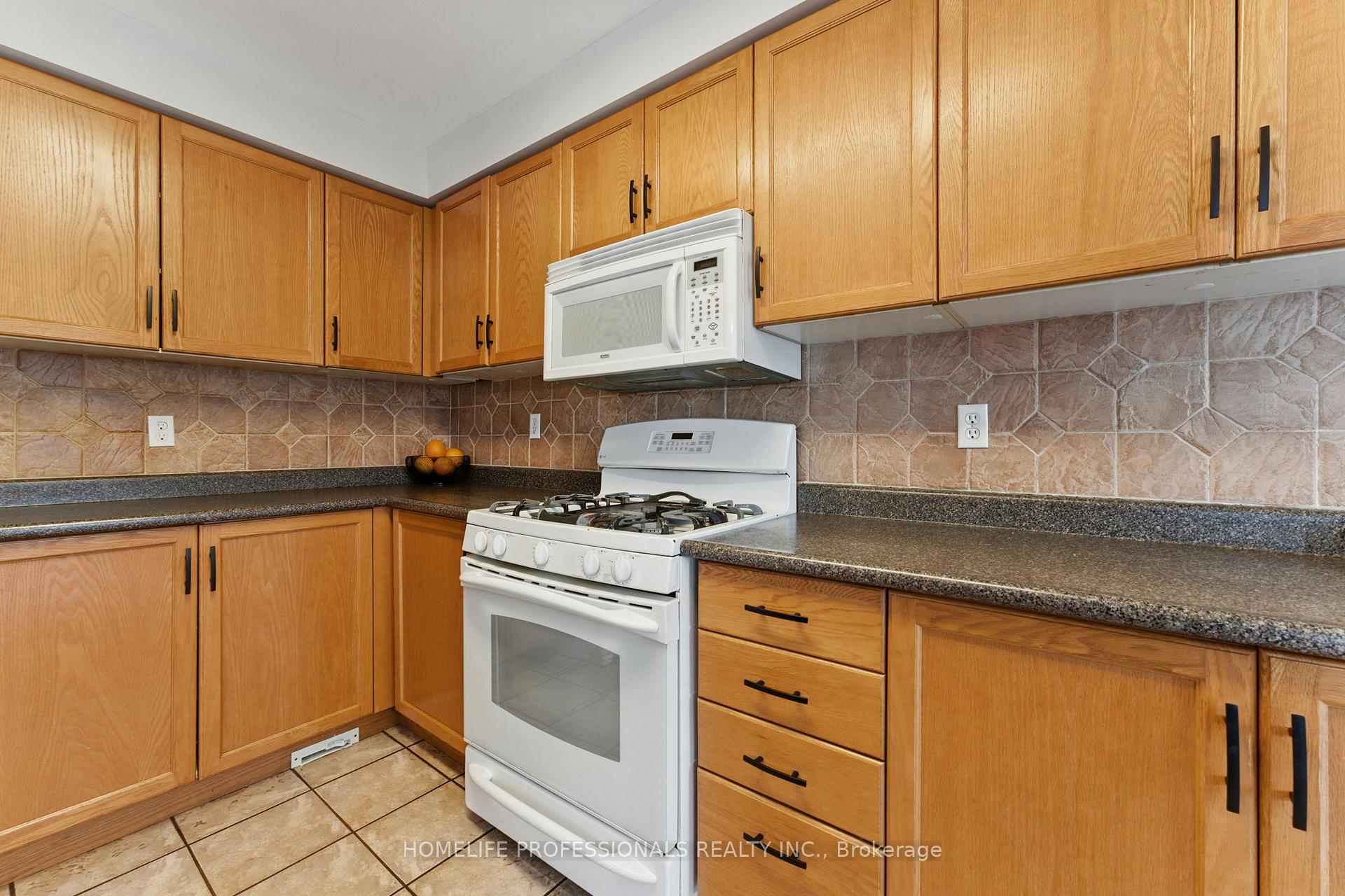 3 Bedrooms Condo at 485 Green,  Hamilton For sale