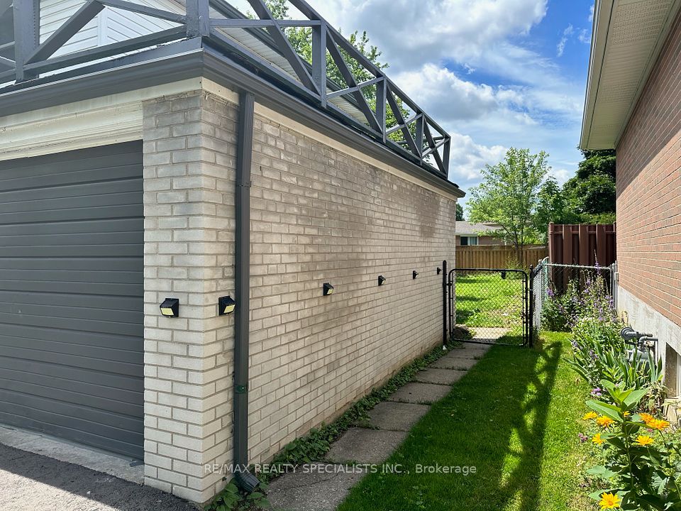 #BSMNT - 5 NORVAL Crescent, Brampton, ON L6W 1J1