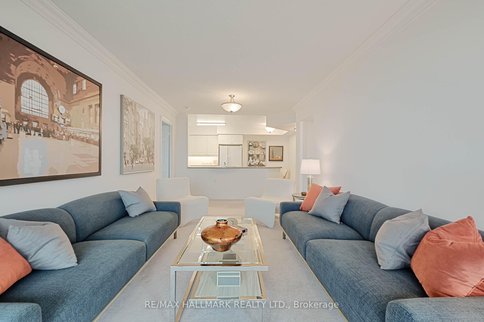 2 Bedrooms Condo at 388 Bloor, Toronto For sale