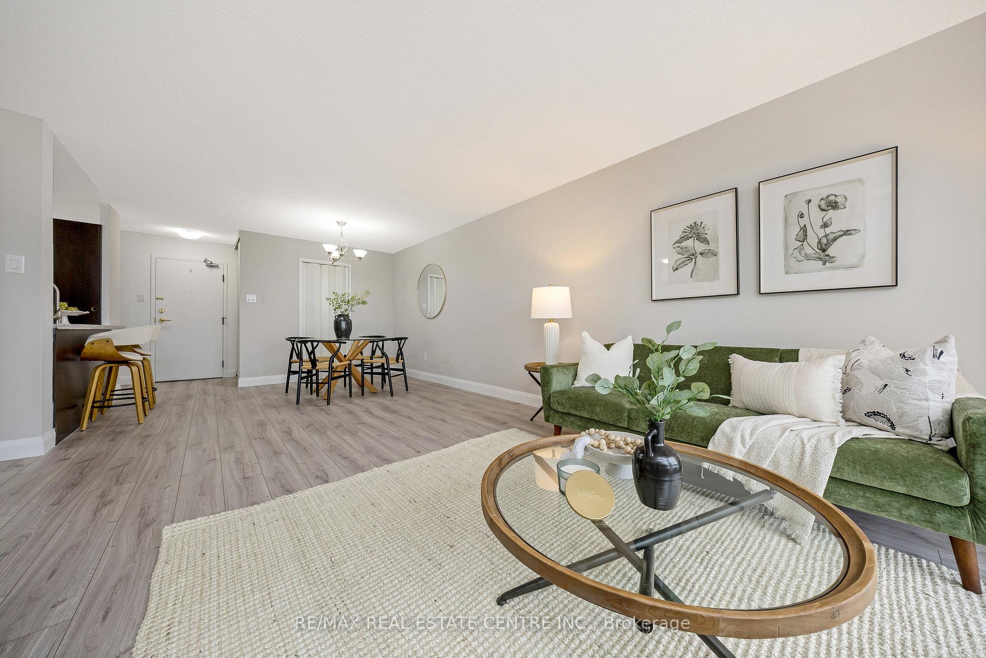 2 Bedrooms Condo at 4185 Shipp, Mississauga For sale
