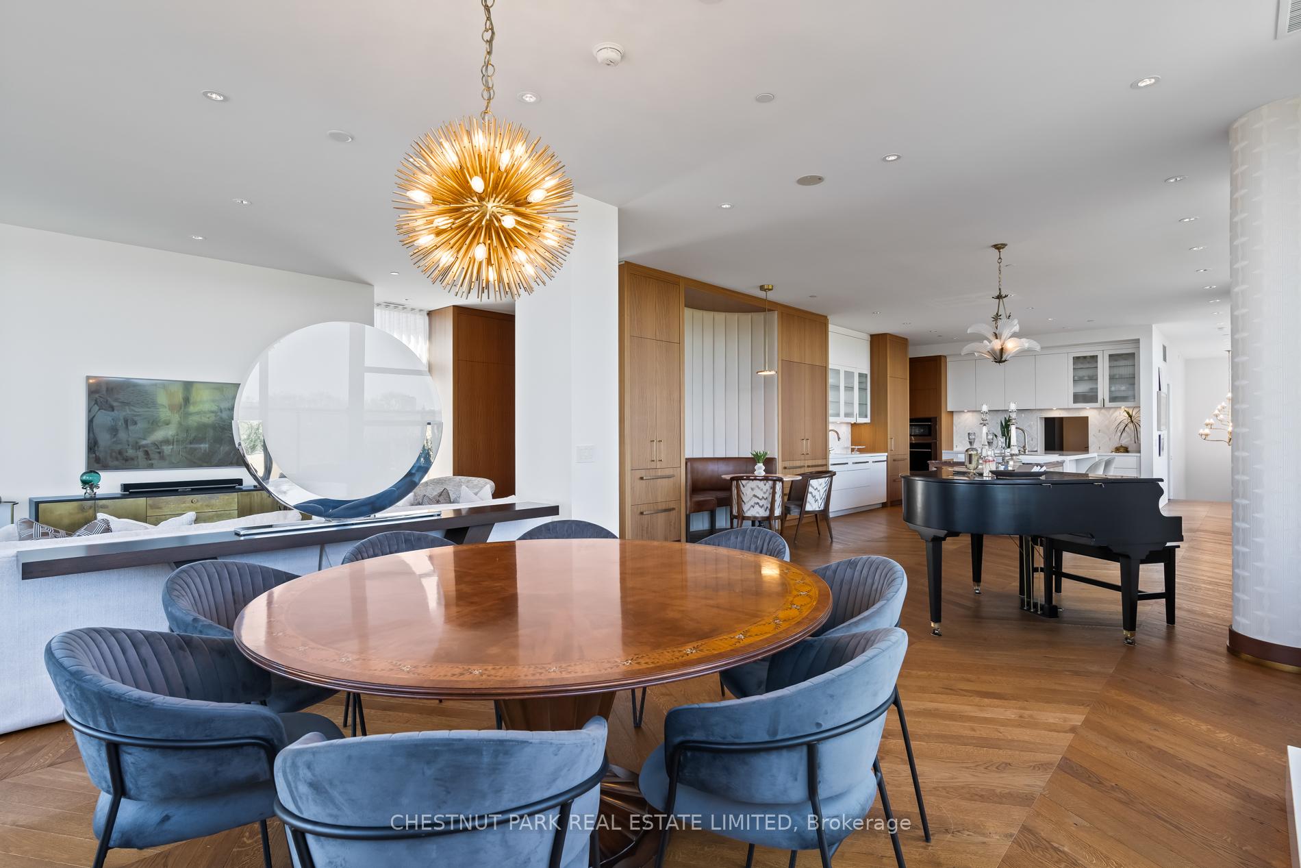 3 Bedrooms Condo at 170 Chiltern Hill, Toronto For sale