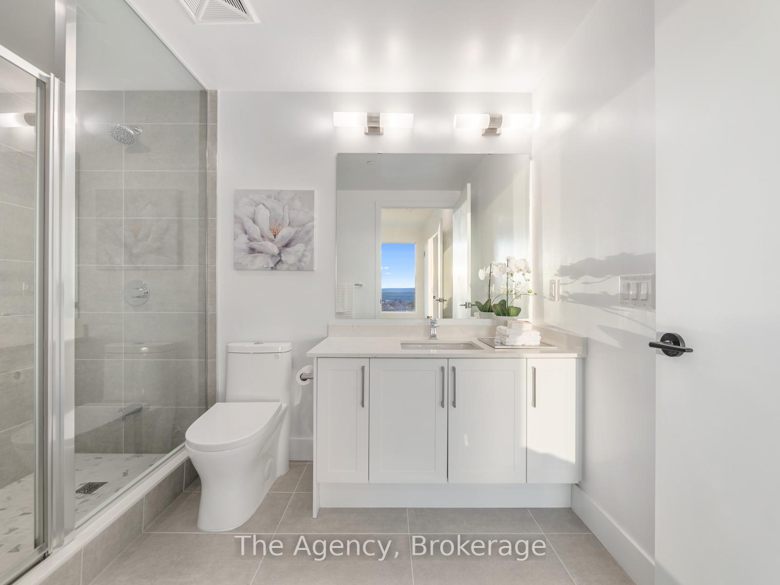 2 Bedrooms Condo at 2450 Old Bronte, Oakville For sale