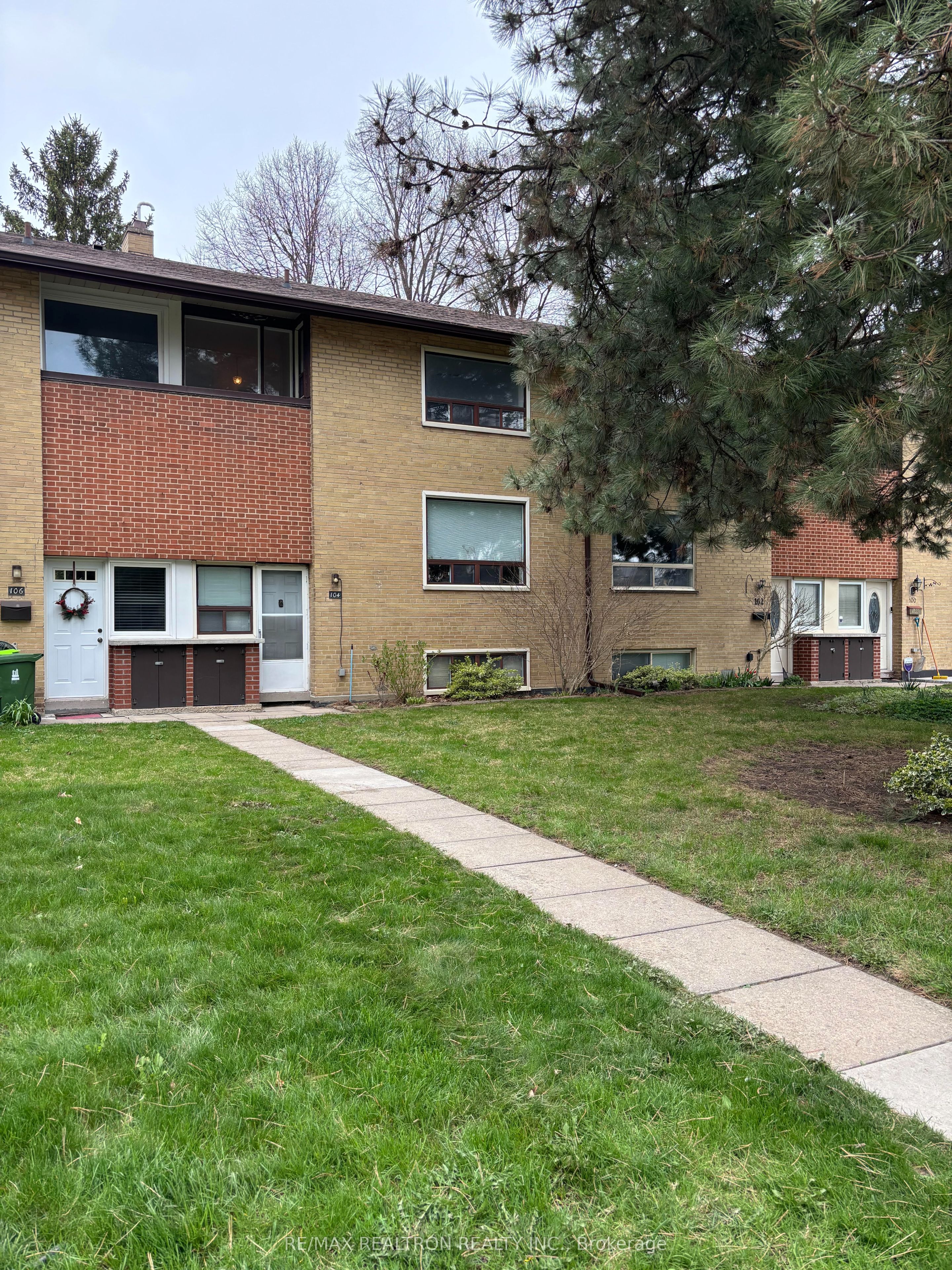 104 Barber Greene Road N, #4